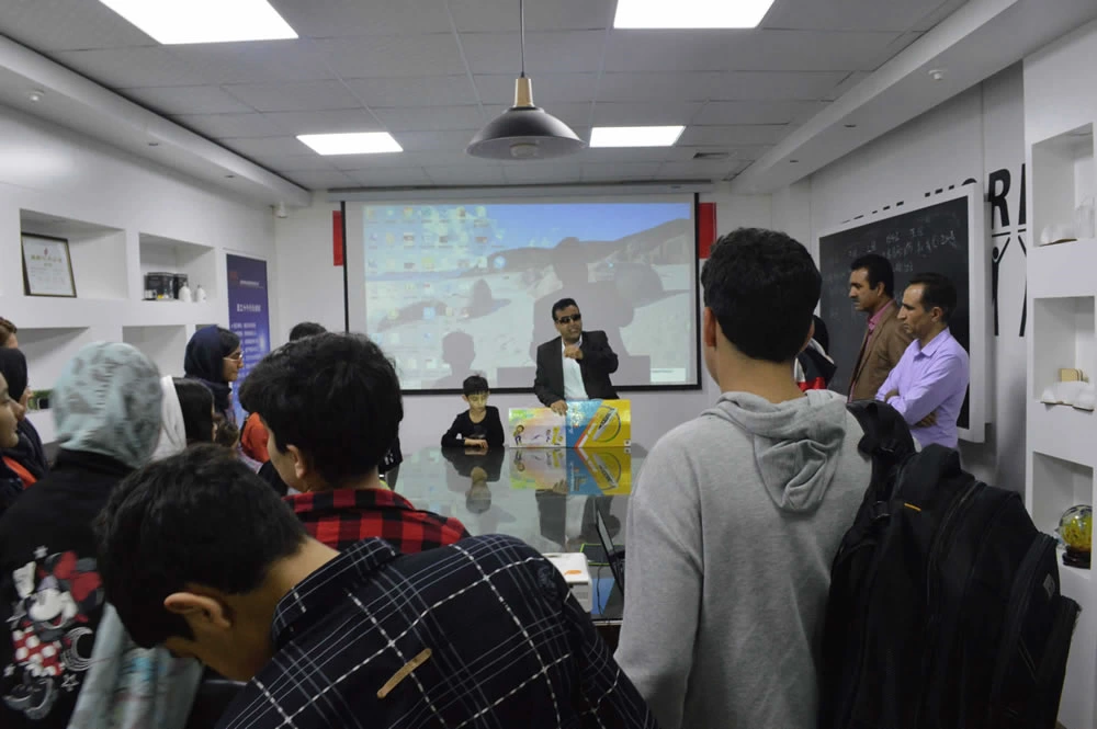 The Iran primary school that located in Guangzhou visited our company